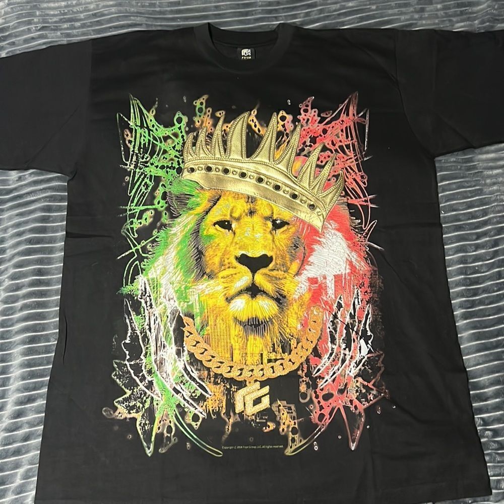 🔥🔥 Near Vintage FUYA LIFESTYLE Y2K “CROWN LION KING” Graphic AOP Tee - Sz 2XL‎
